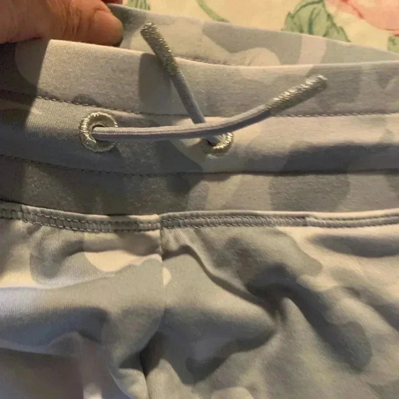 NWT Active Wear Shorts Camo Design Size Medium - Picture 6 of 6